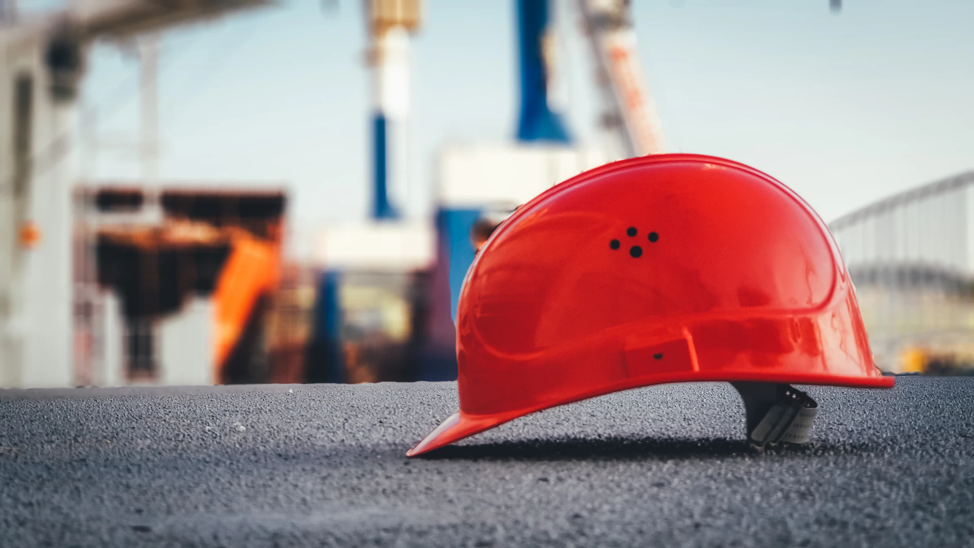 Casco de seguridad en una obra
