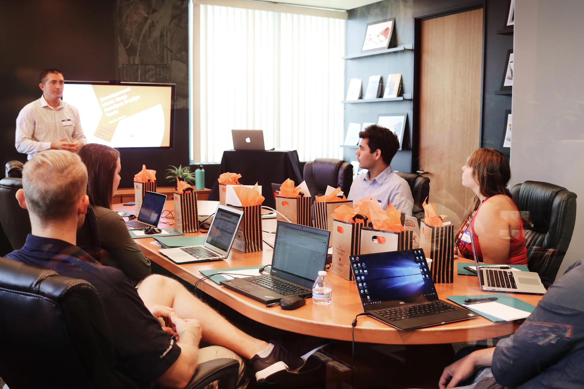 Reunión de equipo en una empresa